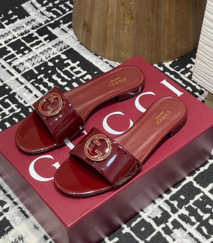 GC 25s flat sandals burgundy patent leather
