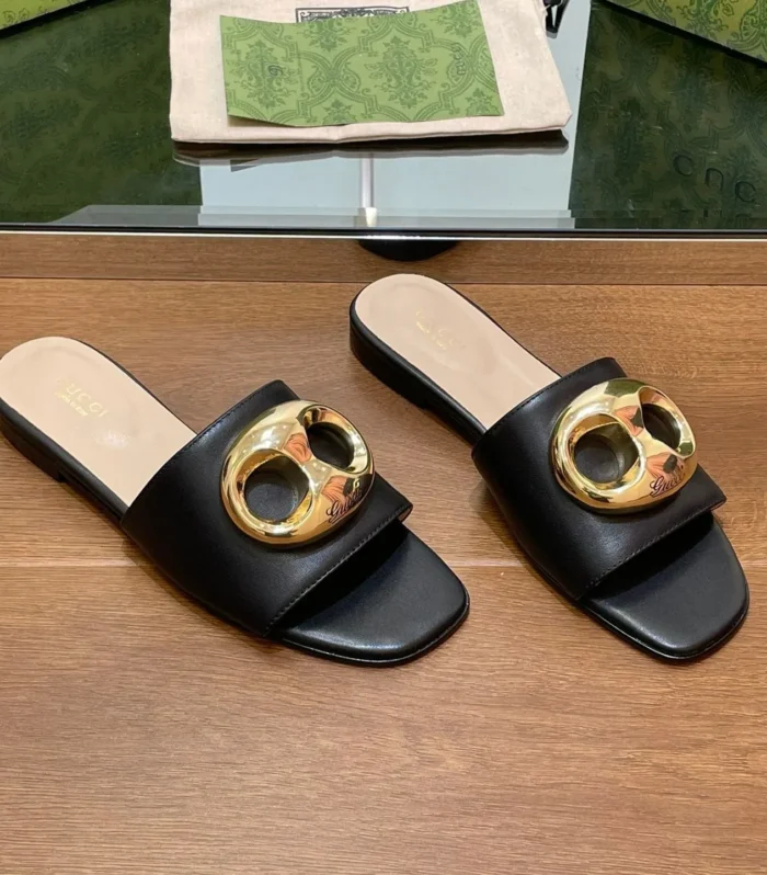 FLAT MULE IN BLACK CALFSKIN
