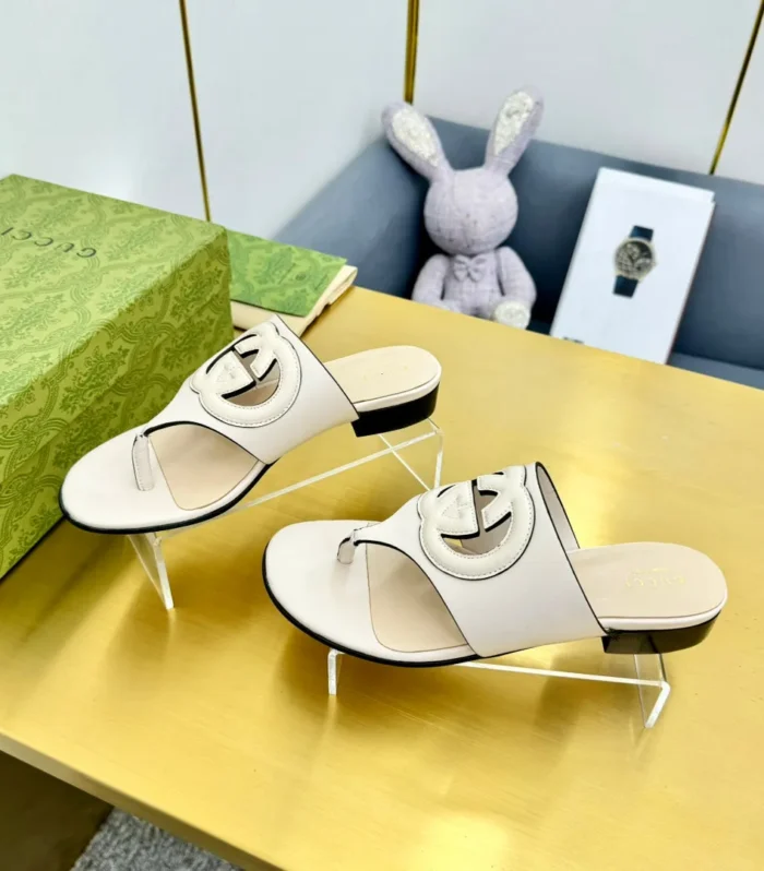 BLONDIE THONG SANDAL IN WHITE LAMBSKIN
