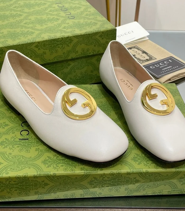 BLONDIE LOGO-PLAQUE LOAFERS IN WHITE CALFSKIN