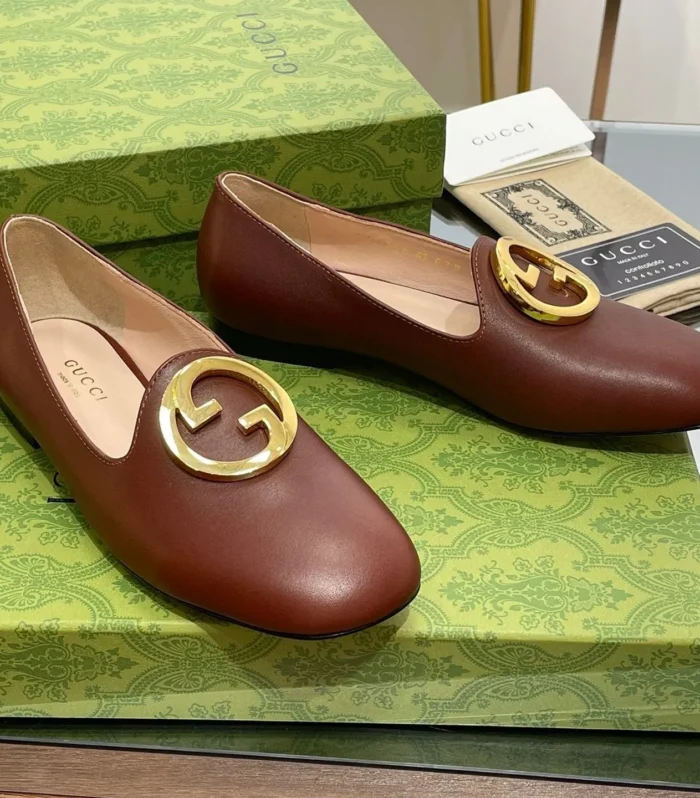 BLONDIE LOGO-PLAQUE LOAFERS IN SYRUP BROWN CALFSKIN