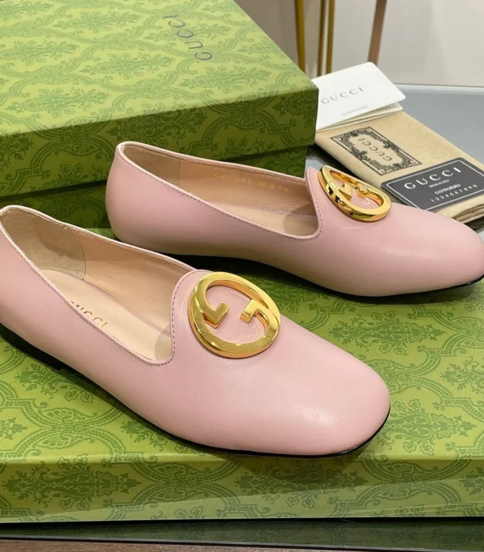 BLONDIE LOGO-PLAQUE LOAFERS IN LIGHT PINK CALFSKIN