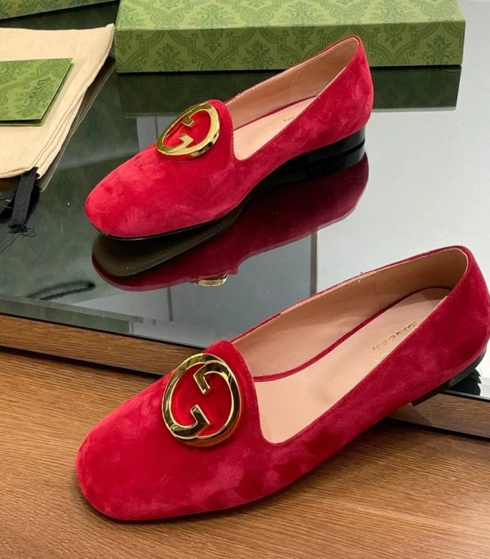 BLONDIE LOGO-PLAQUE LOAFERS IN CRIMSON RED SUEDE