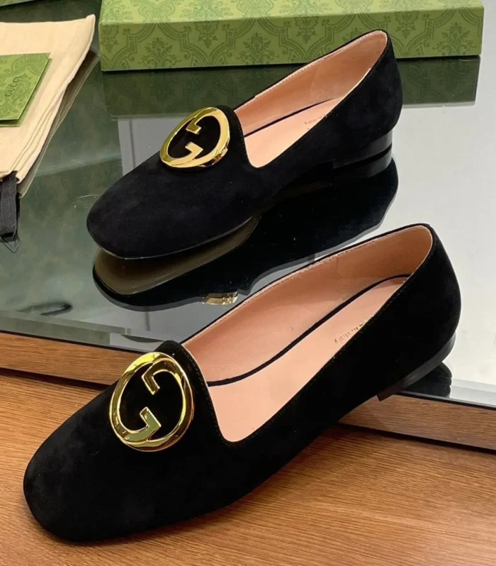 BLONDIE LOGO-PLAQUE LOAFERS IN BLACK SUEDE