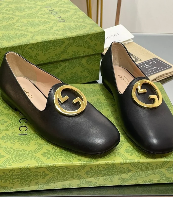 BLONDIE LOGO-PLAQUE LOAFERS IN BLACK CALFSKIN