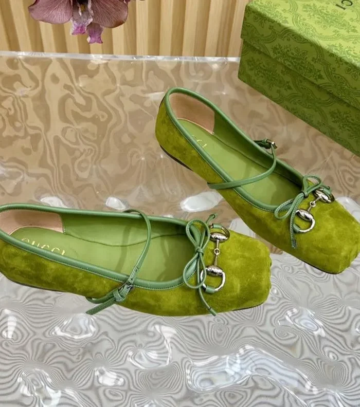 BALLET FLAT IN OLIVE GREEN SUEDE WITH