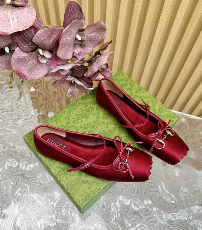 BALLET FLAT IN CHERRY RED SILK
