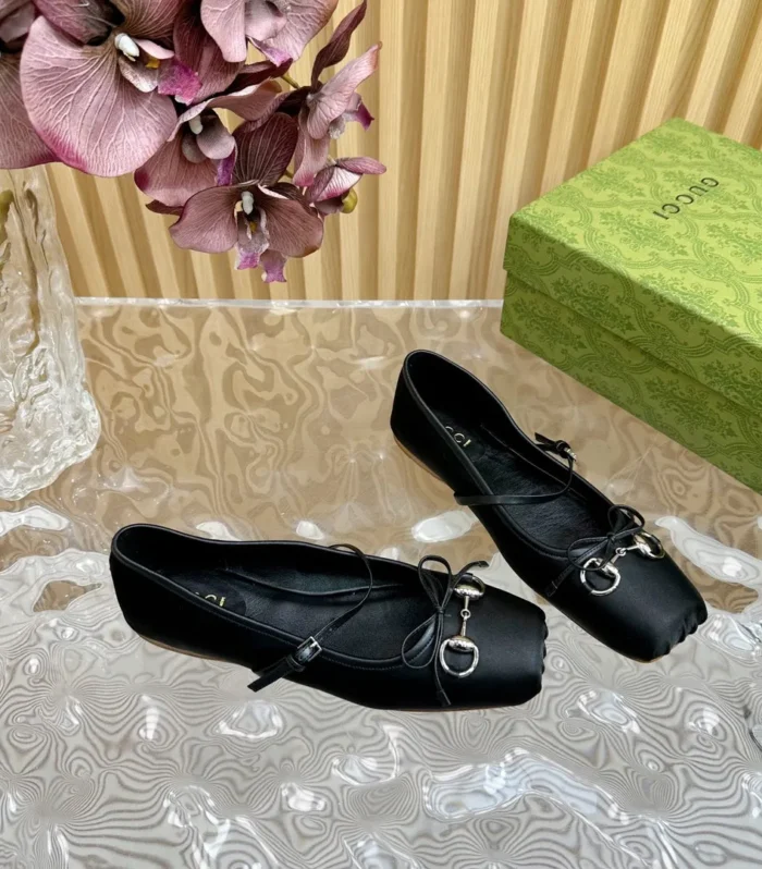 BALLET FLAT IN BLACK SILK