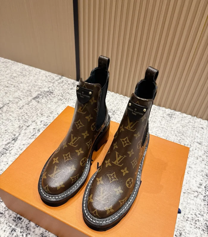 Classic Wave Ankle Boot