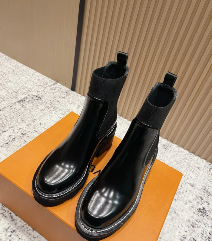 Classic Wave Ankle Boot