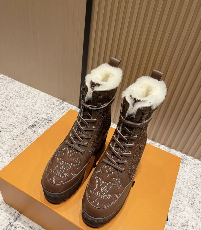 Classic Heel Lug Boot