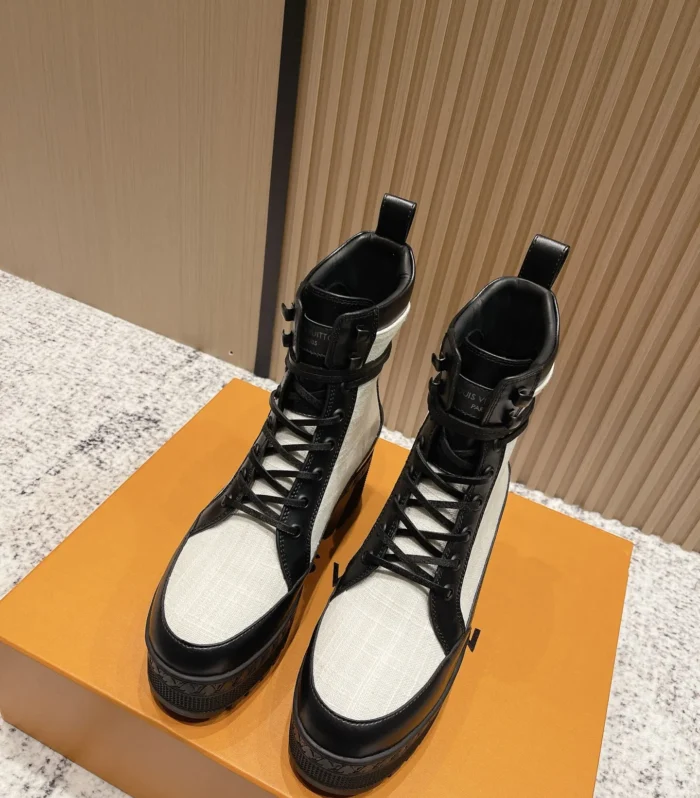 Classic Heel Lug Boot