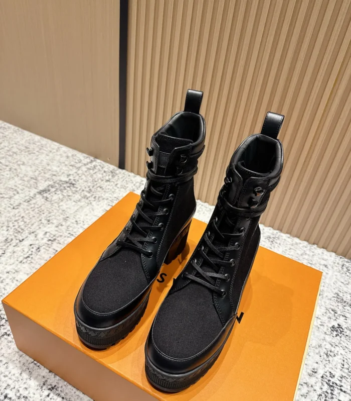 Classic Heel Lug Boot