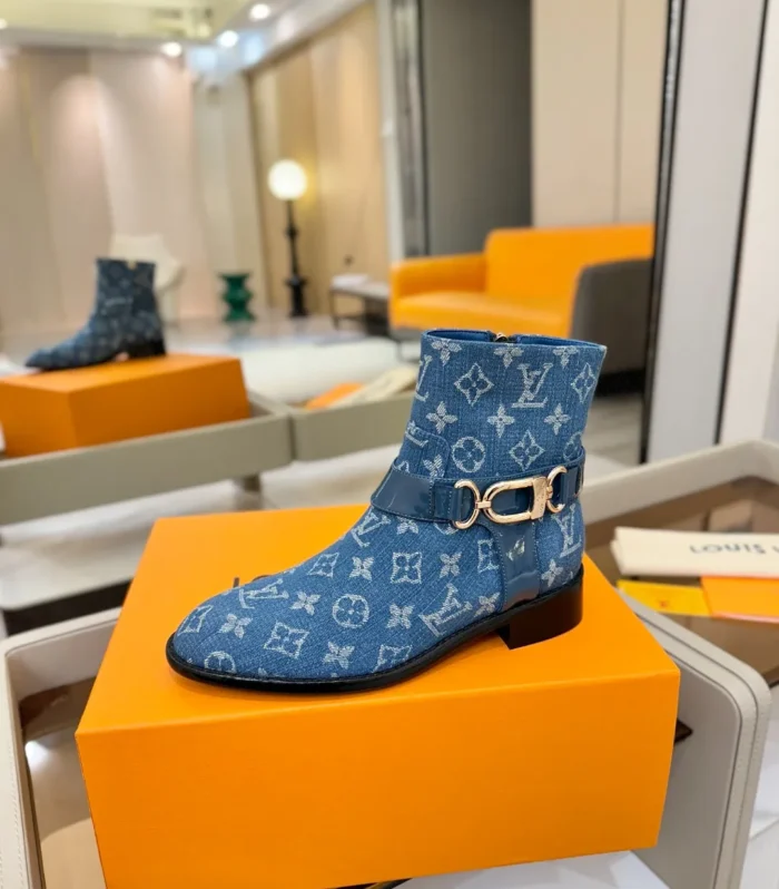 Buckle Chelsea Martin Boots