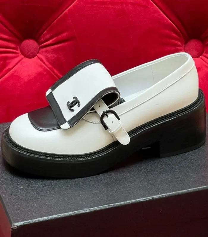 CC MOCCASIN LOAFER IN WHITE MIX BLACK LAMBSKIN