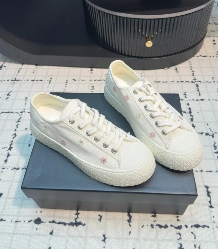 CC Low Sneaker 30mm White With Small Flowers Cavas Fabric