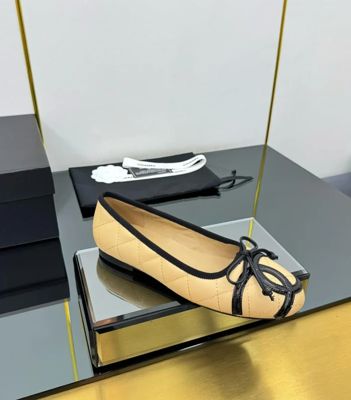 CC Loafers Beige Sheepskin Mix Bow 297796