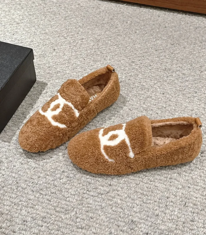 CC LOAFERS IN CINNAMON BROWN FLEECE WITH WHITE LOGO