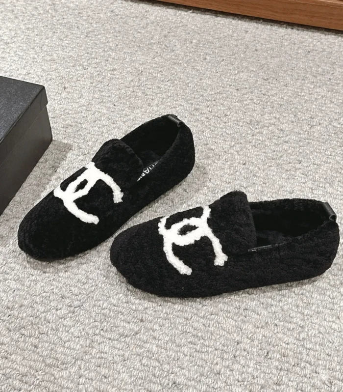CC LOAFERS IN BLACK FLEECE WITH WHITE LOGO