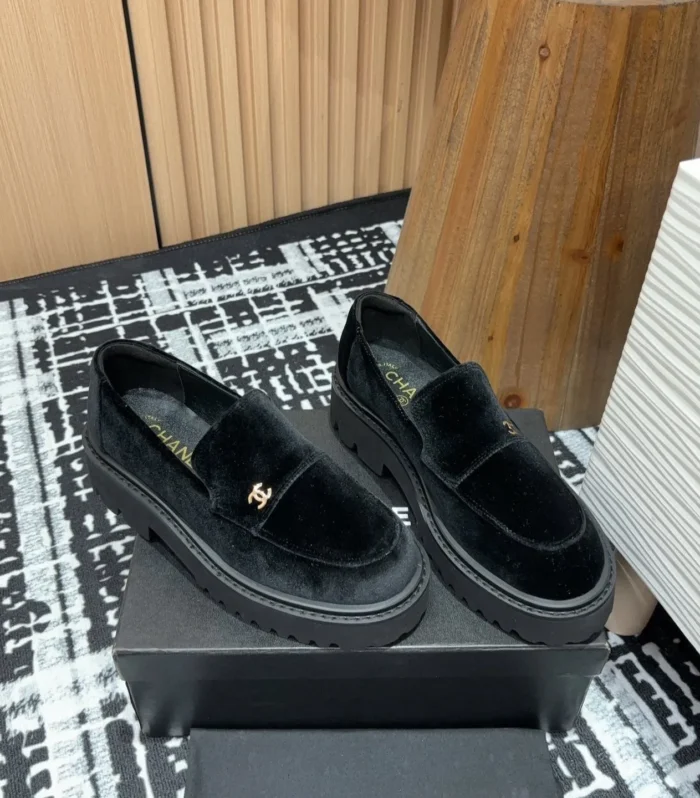 CC LOAFER THICK-SOLED IN BLACK VELVET