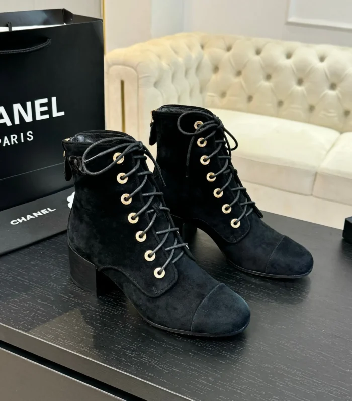 CC LACE-UP SHORT BOOTS IN BLACK SUEDE