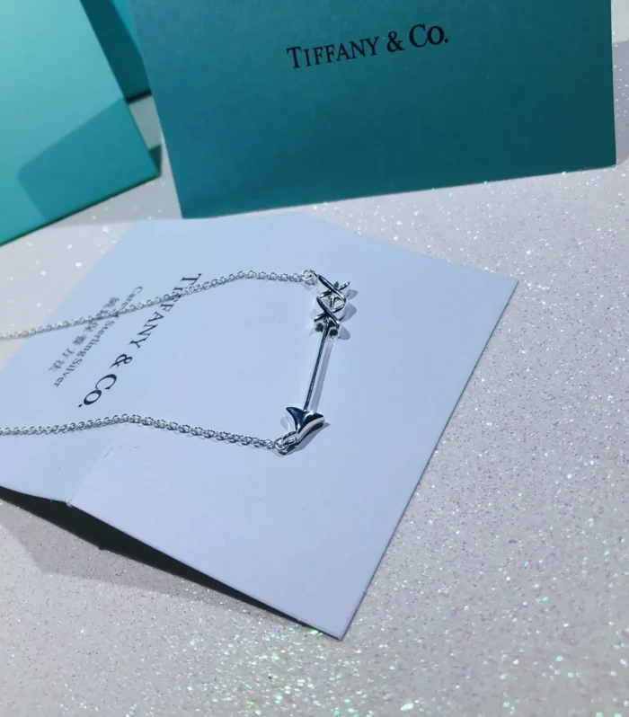 Arrow Pendant Necklace Silver