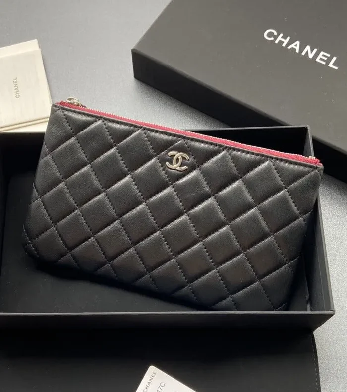 cc zipped wallet 20cm black quilted calfskin silver hardware