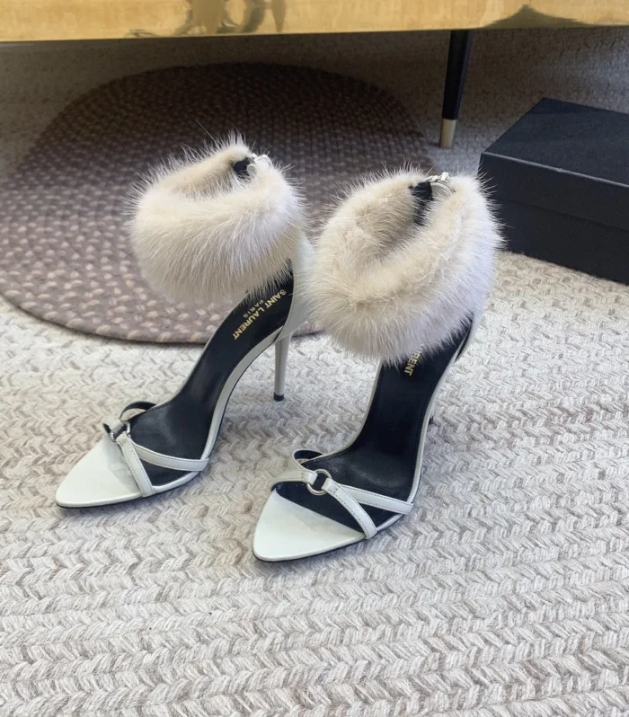 HIGH HEEL SANDAL IN WHITE POLISHED CALFSKIN AND MINK FUR
