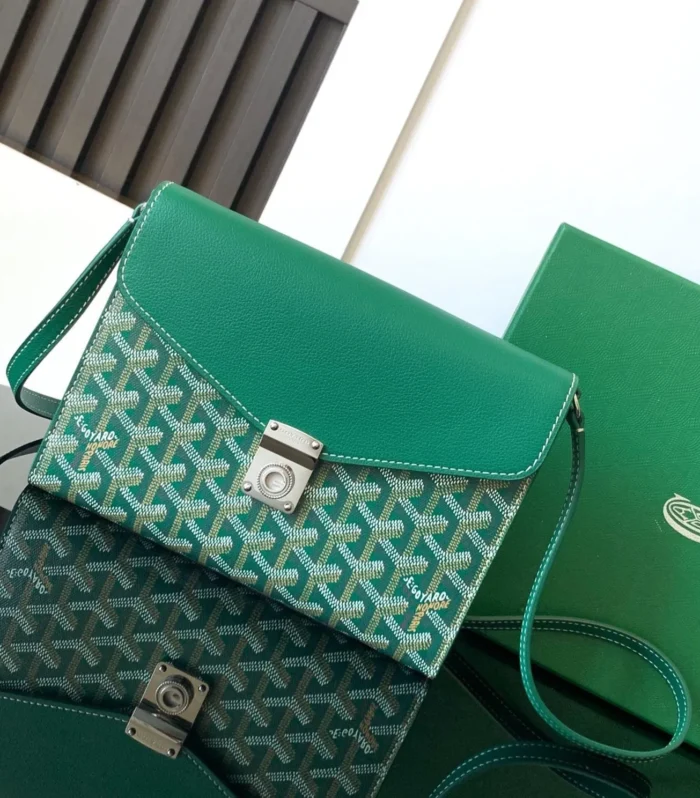 CHYPRE WALLET-POUCH 21 IN GREEN GOYARDINE CANVAS AND CALFSKIN
