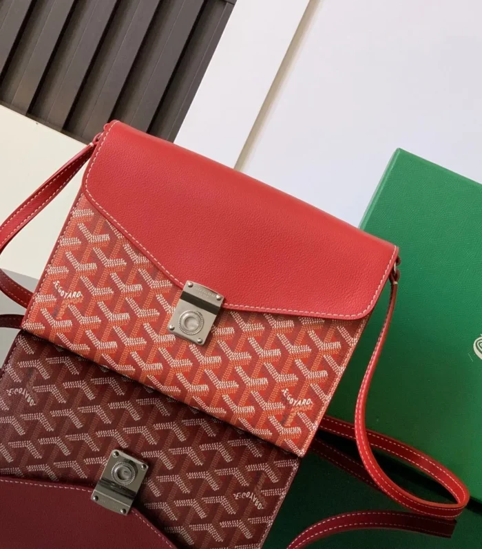 CHYPRE WALLET-POUCH 21 IN CLASSIC RED GOYARDINE CANVAS AND CALFSKIN