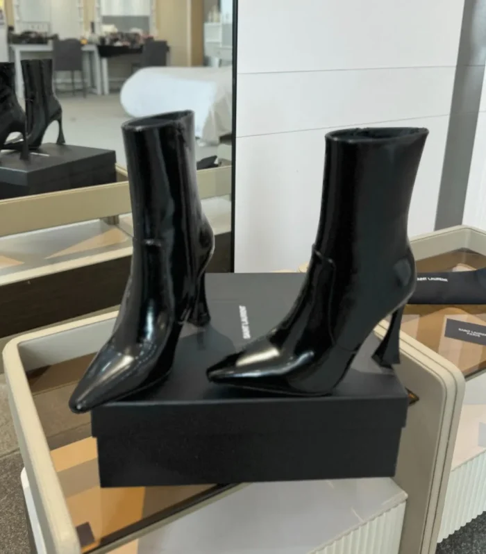 HIGH HEEL POINTED-TOE ANKLE BOOTS IN BLACK SHINY CALFSKIN