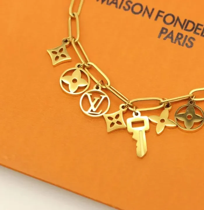 Roman Holiday Chain