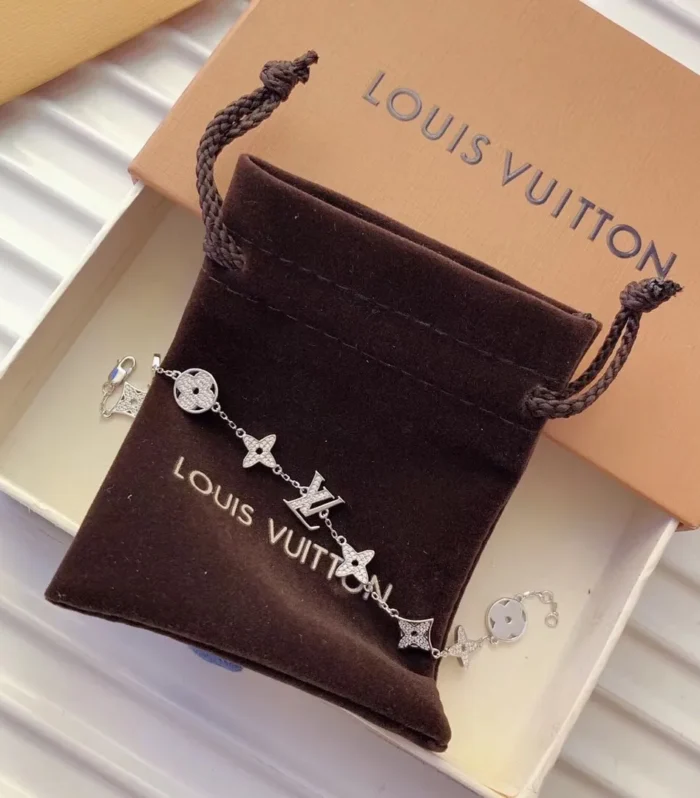 Nine Flower Bracelet Gold