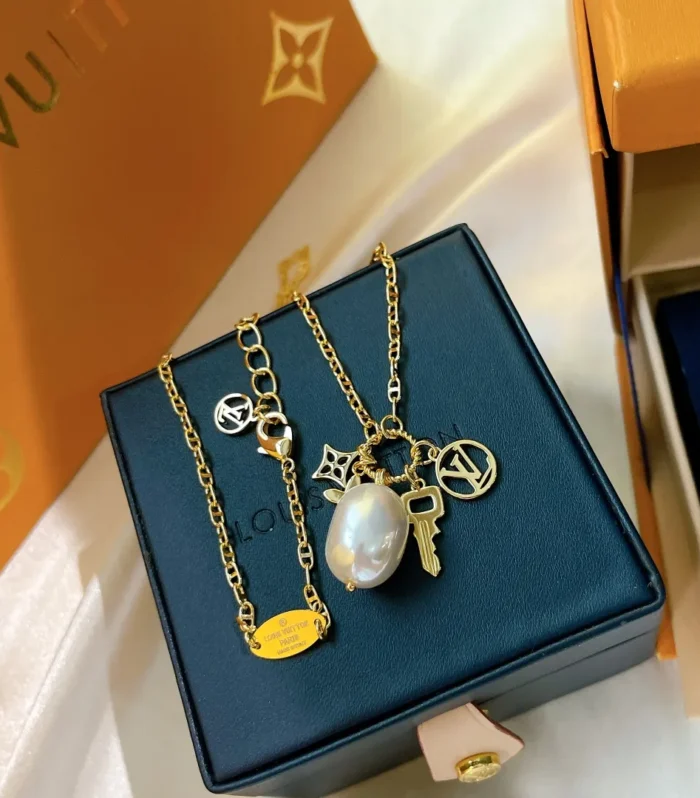 Multi-Pattern Key Pearl Necklace