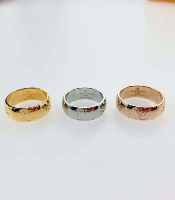 LV Sphere Ring