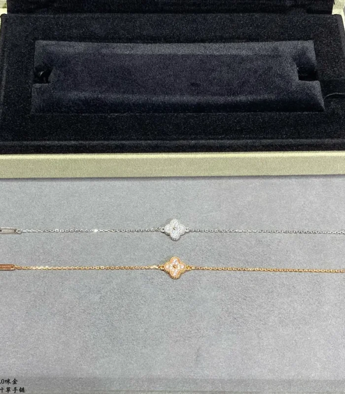 VCA Mini Clover Bracelet