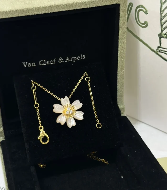 VCA Flower Mother-of-Pearl Necklace