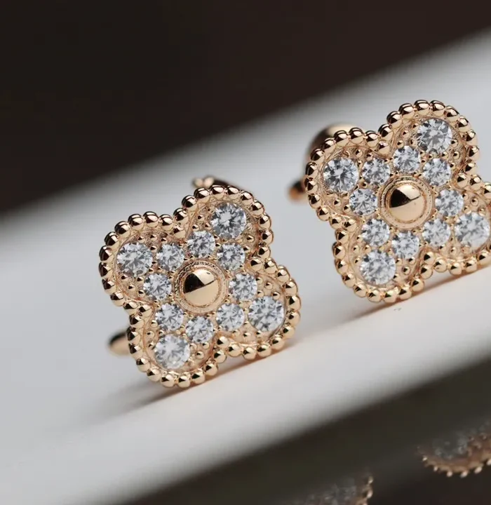 VCA Clover Earrings Gold