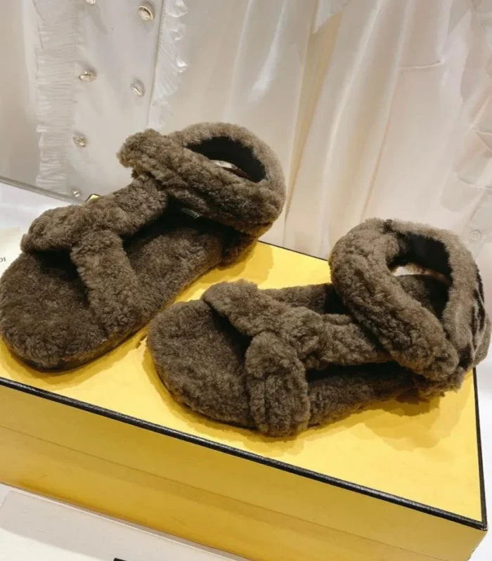 FENDI DAD SANDAL IN MOCHA BROWN FLEECE
