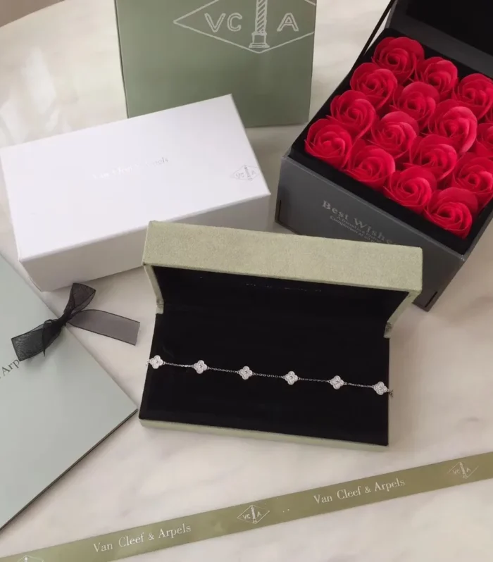 Six-Petal Flower Bracelet Small