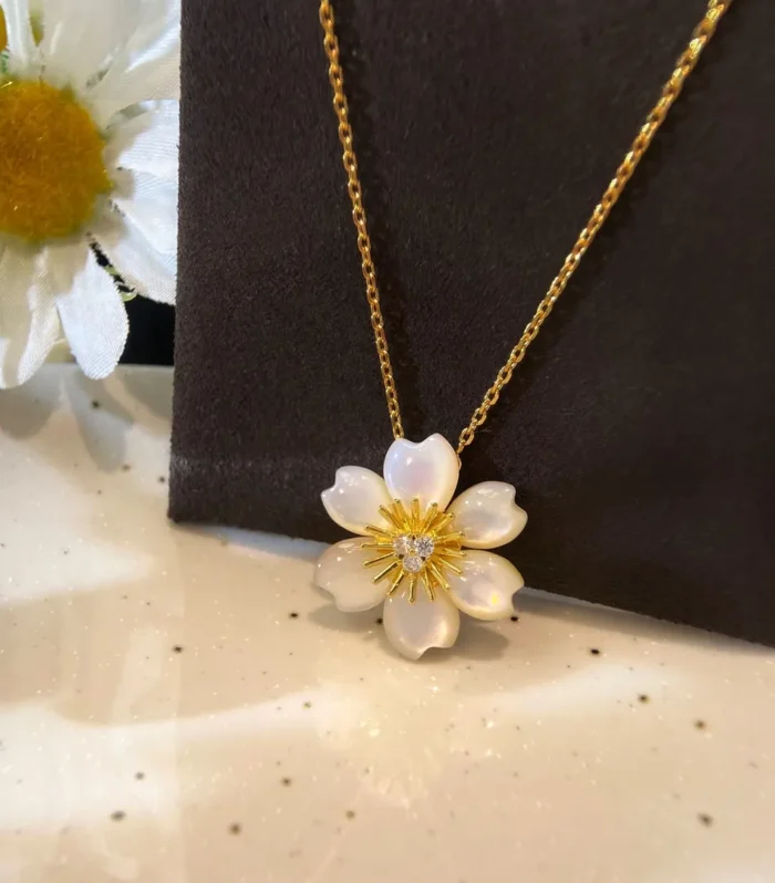 Rose de Nol Small Mother-of-Pearl