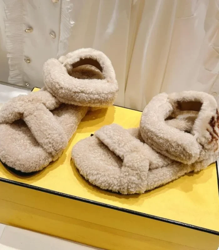 FENDI DAD SANDAL IN HAZELNUT BEIGE FLEECE