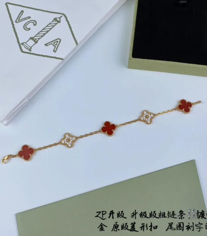 Alhambra Red Agate Diamond Bracelet