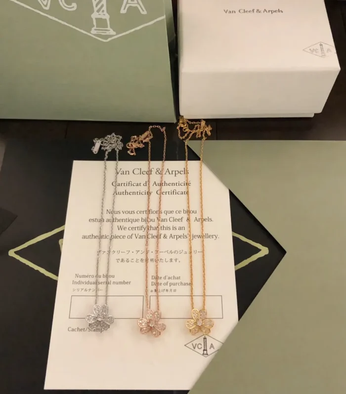 Alhambra Necklace White Gold