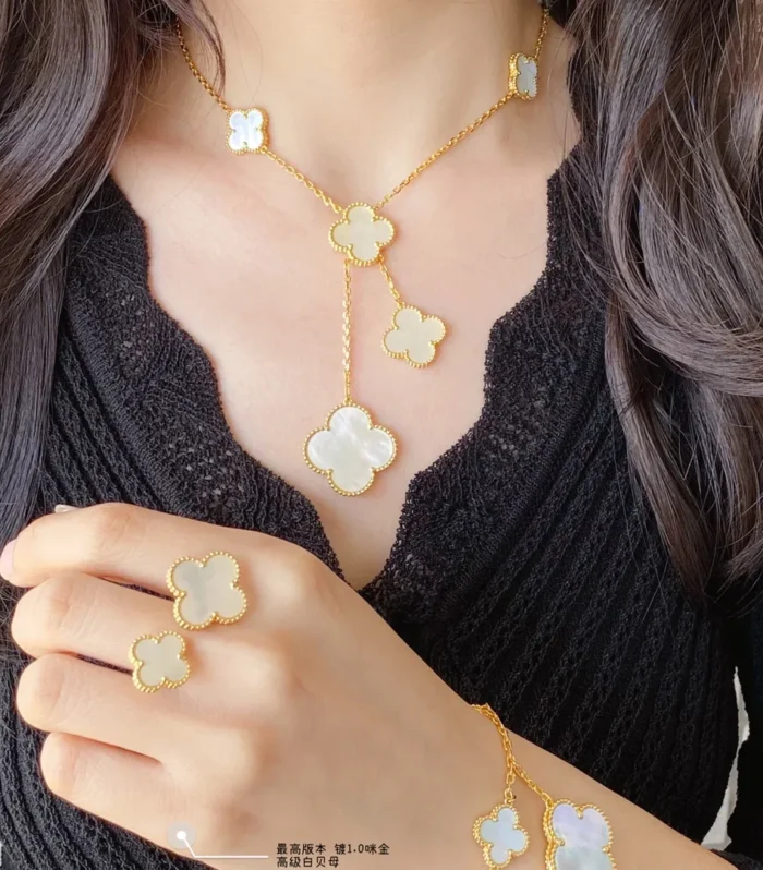 Alhambra Mother-of-Pearl Necklace