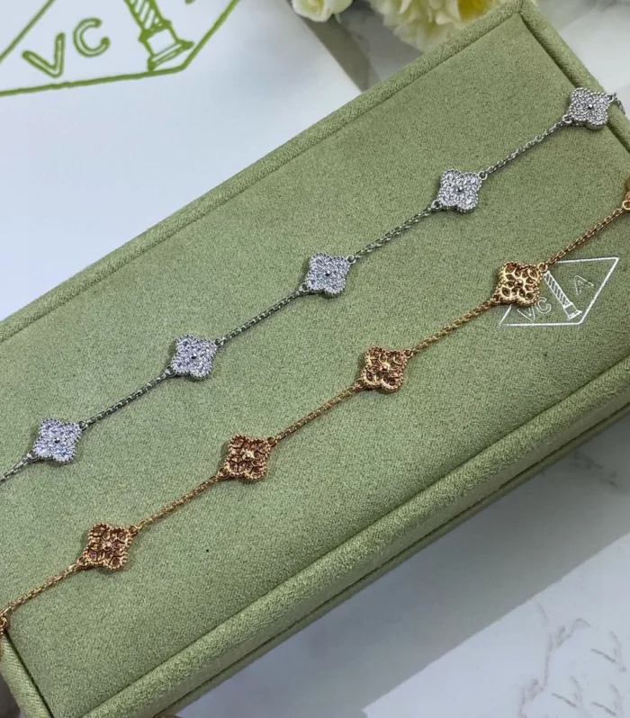 Alhambra Mini Diamond Pendant