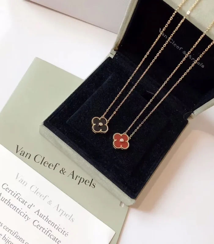 Alhambra Medium Necklace Onyx Red