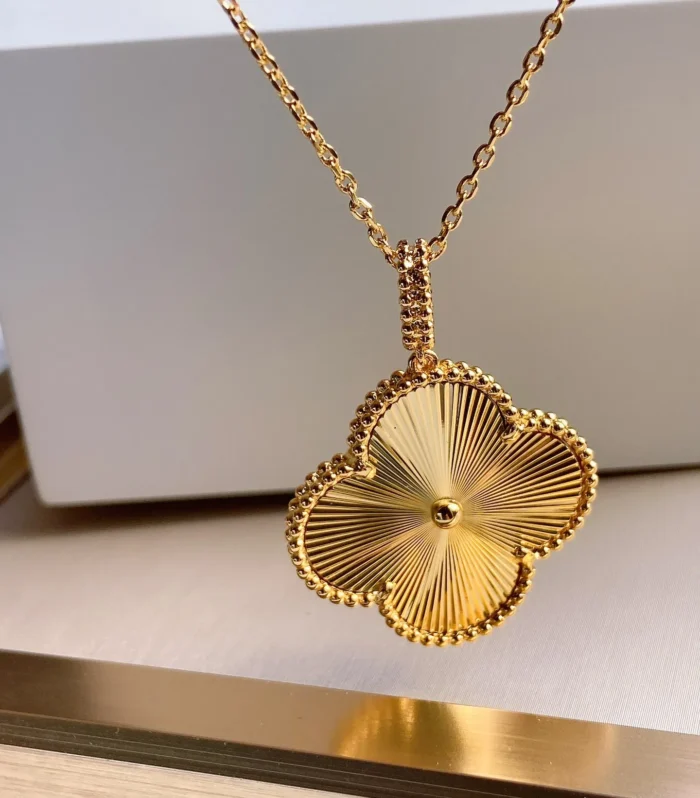 Alhambra Guilloch Necklace Yellow Gold