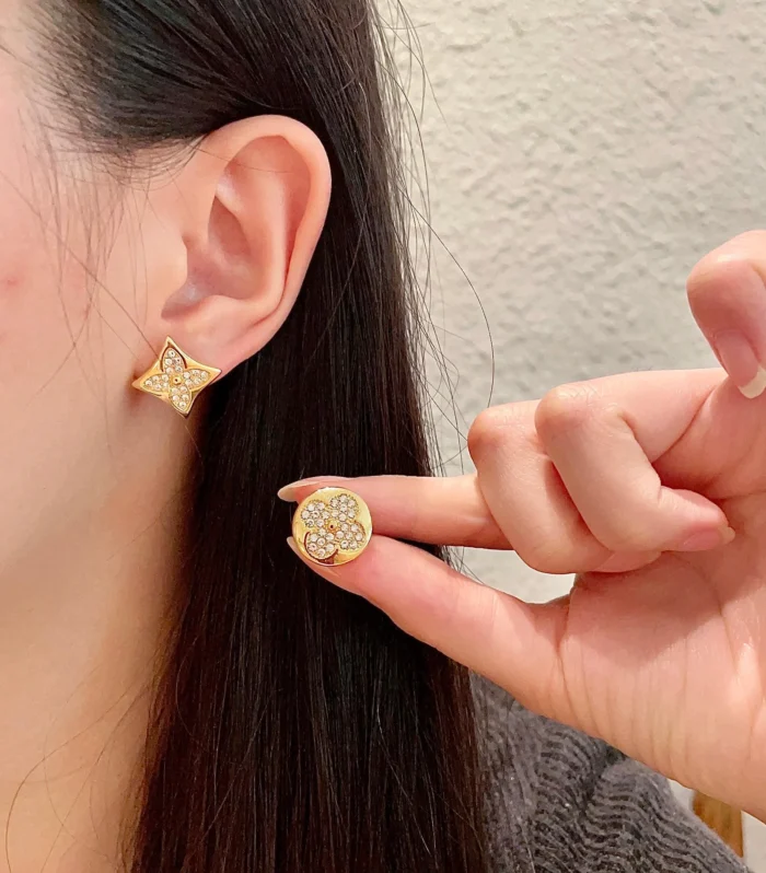 Alhambra Diamond Stud Earrings