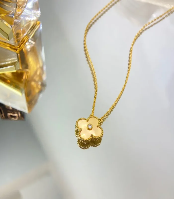 Alhambra Diamond Pendant Gold Mother-of-Pearl